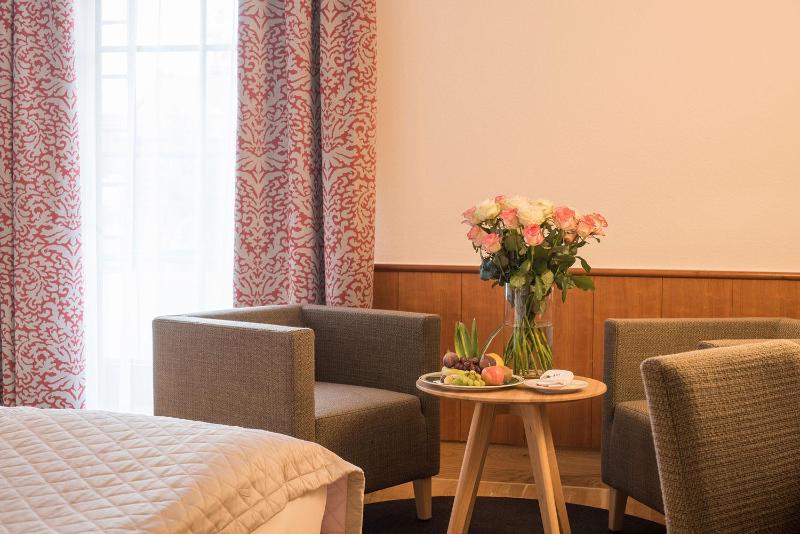 Deluxe Double Room image 2