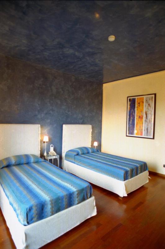Double Room image 4