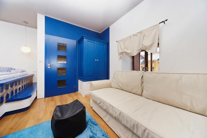 Deluxe Family Suite image 2