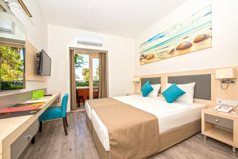 Standard Double Room image 3