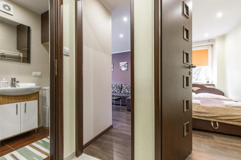 One-Bedroom Apartment image 4