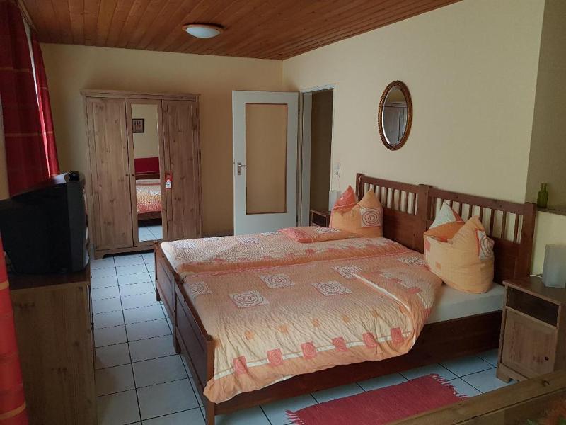 Budget Double Room image 3