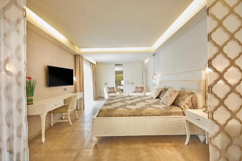 Comfort Suite image 1