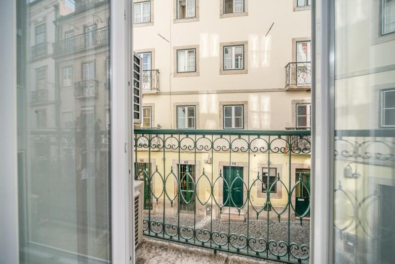 Bairro House Lisbon Charming Suites - image 12