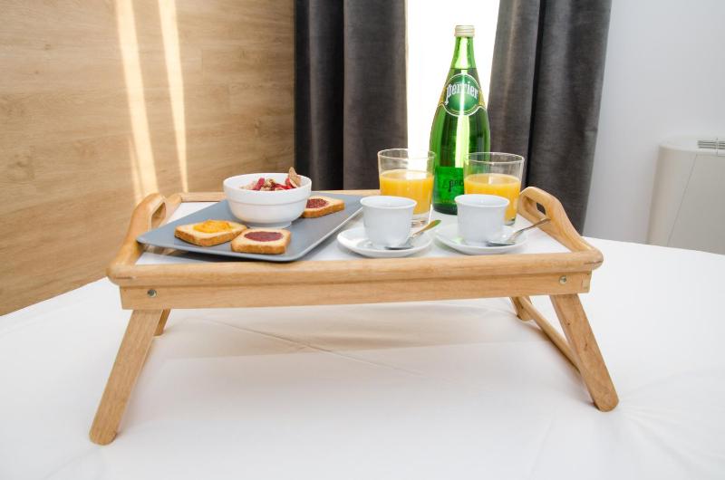 Deluxe Double Room with Balcony and Sea View image 4