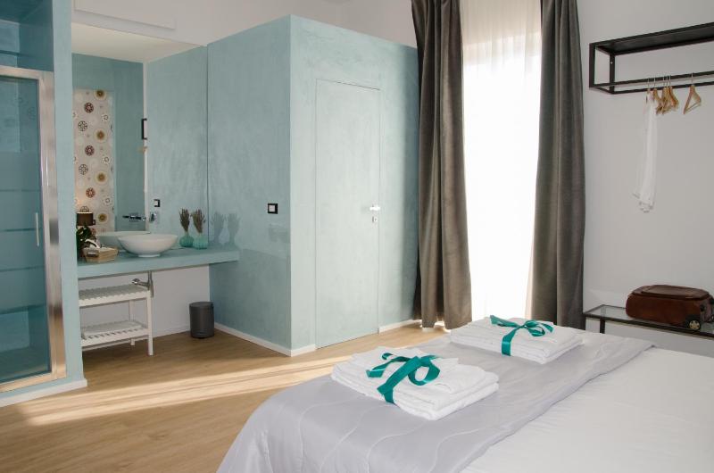 Deluxe Double Room with Balcony and Acropolis View image 4