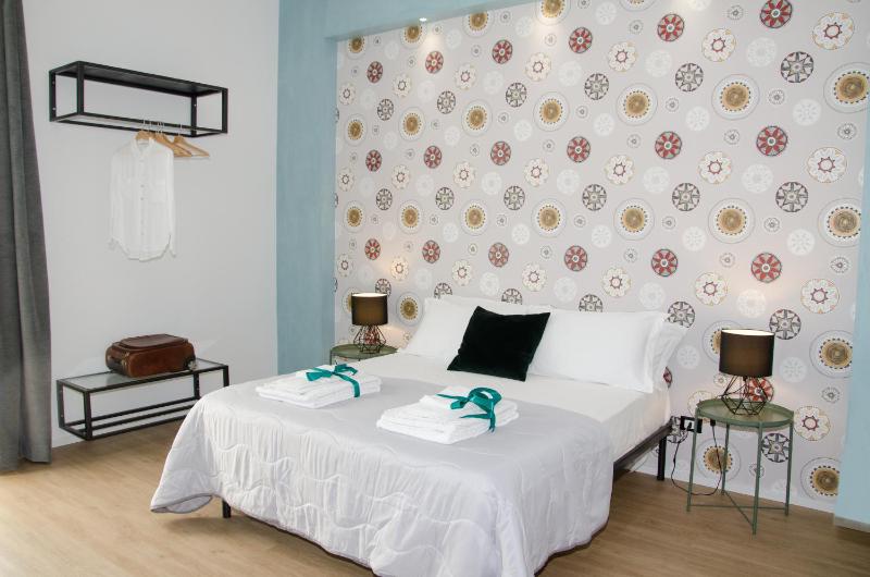 Deluxe Double Room with Balcony and Acropolis View image 3