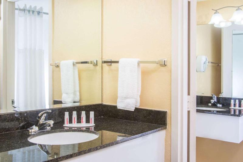 Plaza Hotel Fort Lauderdale - image 16