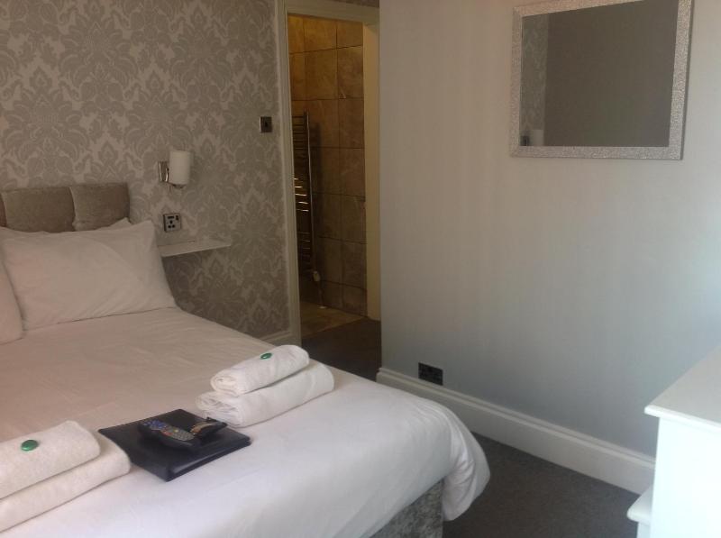 Budget Double Room image 3