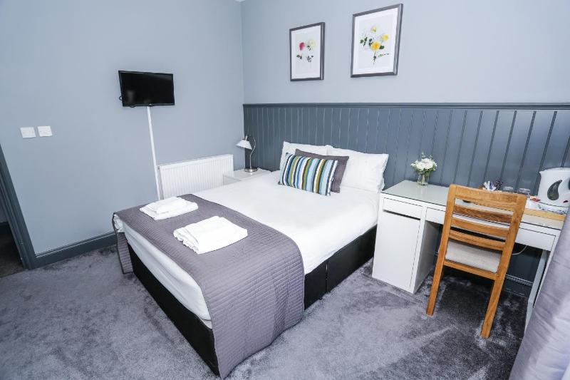Double Room image 3