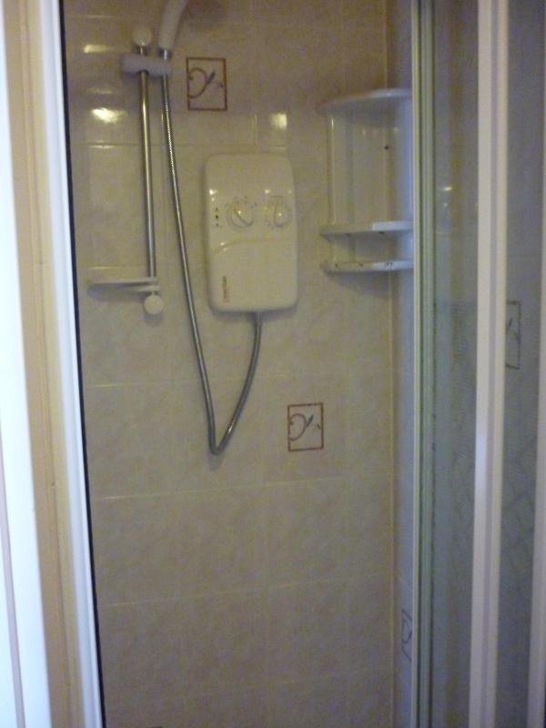 Family Room (2 Adults + 1 Child) image 3
