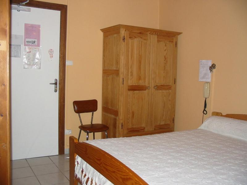 Double Room image 3