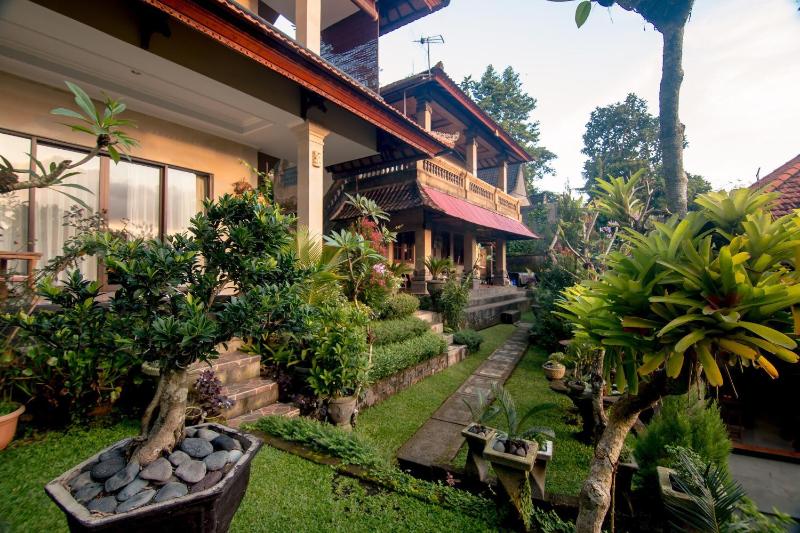 Ubud Wins Bungalow - image 4
