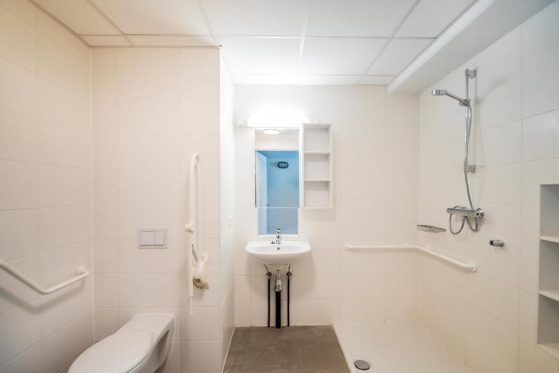 Quadruple Room with Private Bathroom image 3