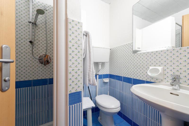 Double or Twin Room image 4