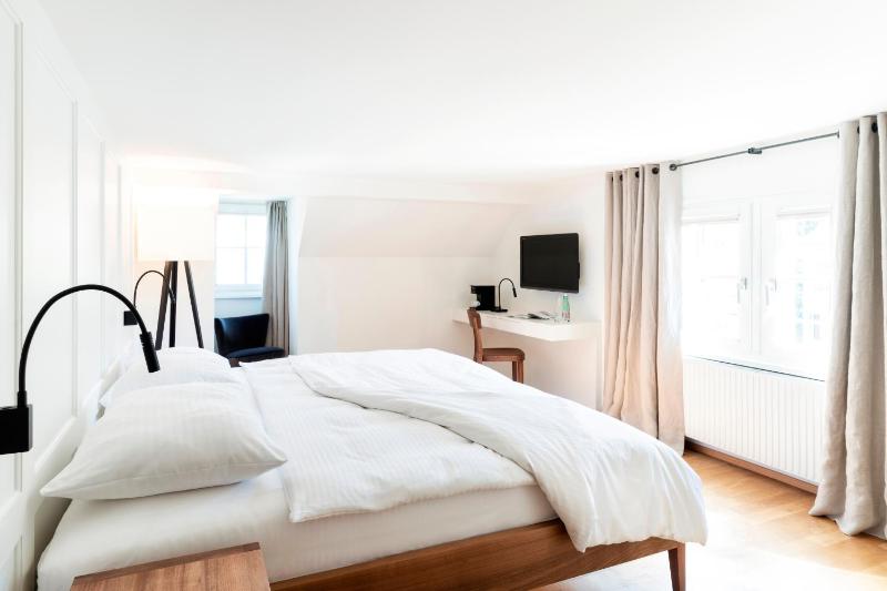 Deluxe Double Room image 1