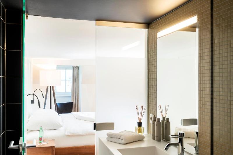 Deluxe Double Room image 2