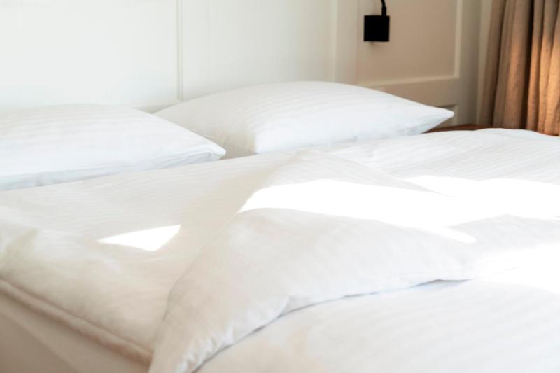 Double Room image 3