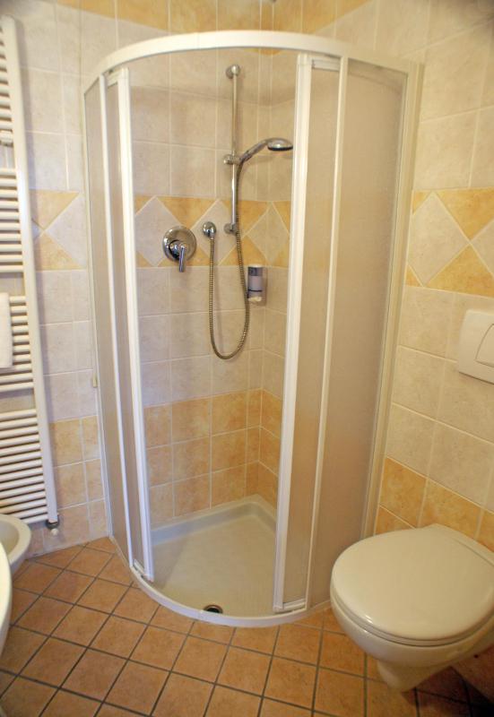 Basic Triple Room image 4