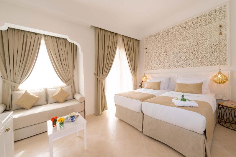 Double or Twin Room image 3