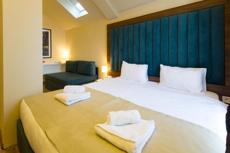 Marquise Hotel Garni - image 9