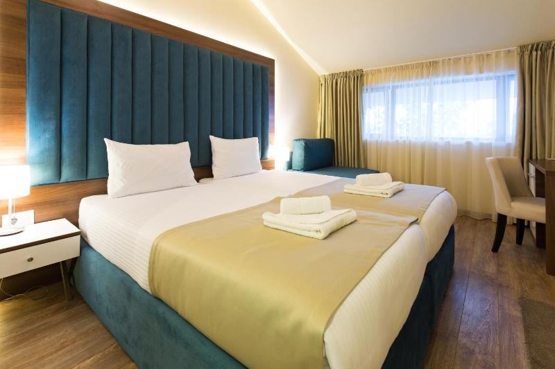 Marquise Hotel Garni - image 4