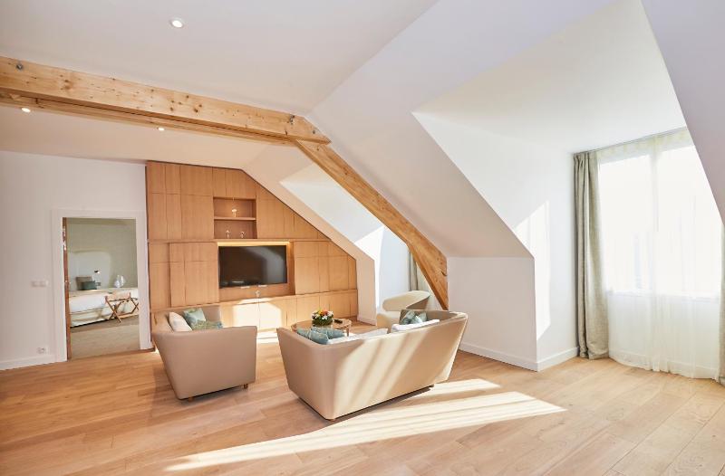 One-Bedroom Apartment image 3