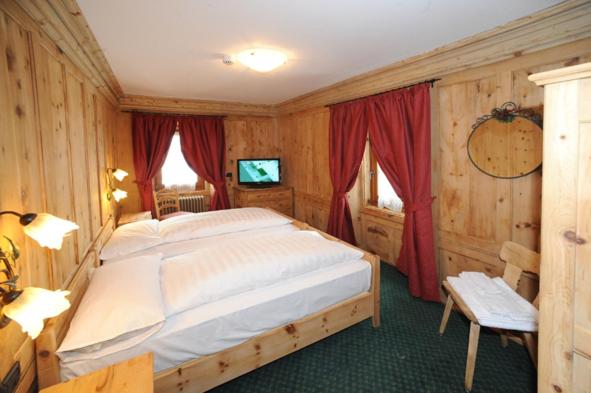 Superior Triple Room image 2