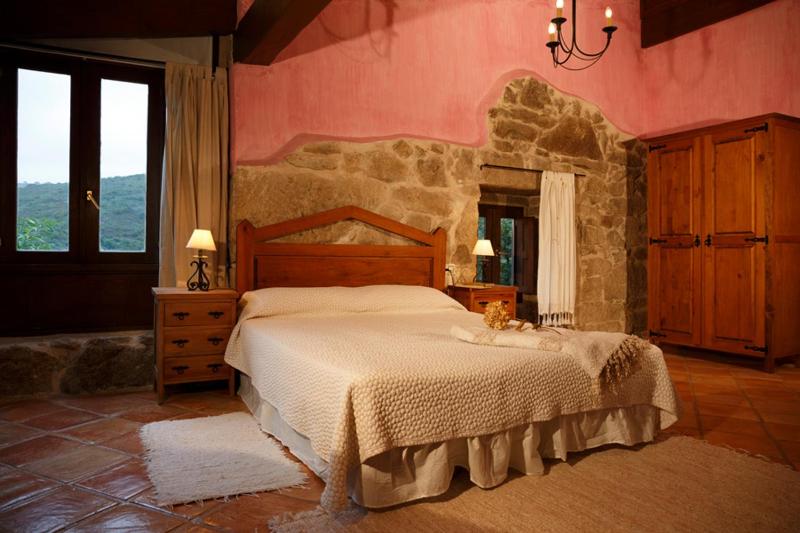 Large Double Room image 1