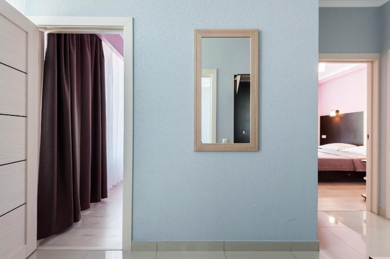 Standard Double Room with Shared Bathroom image 3