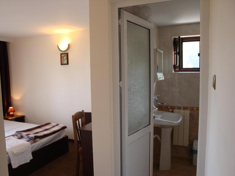 Double Room with Balcony image 2