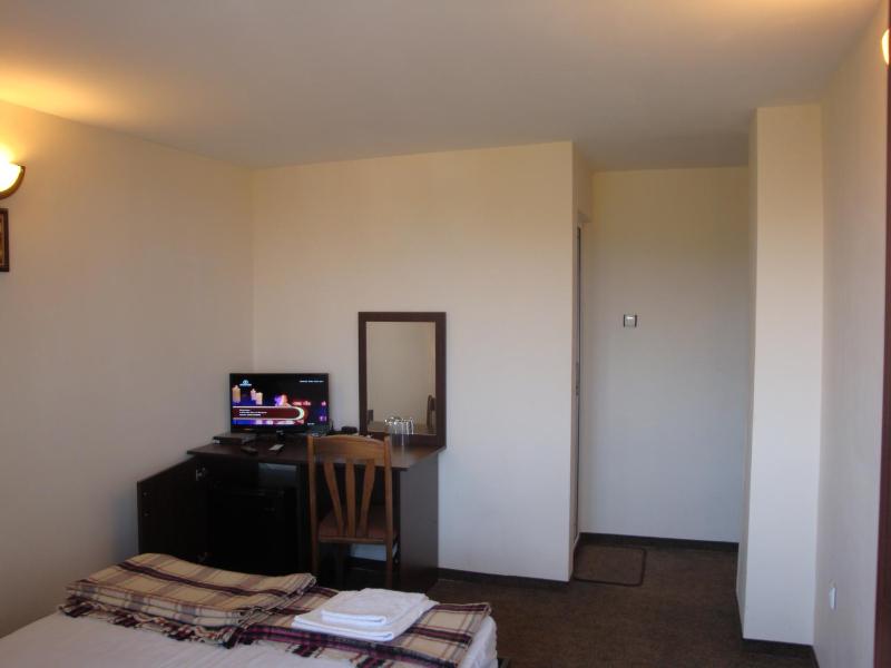 Double Room with Balcony image 4