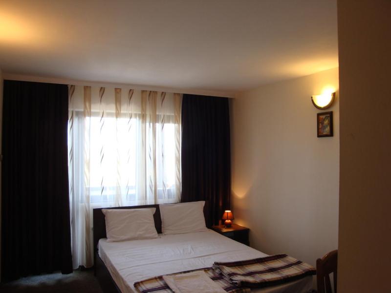 Double Room with Balcony image 3