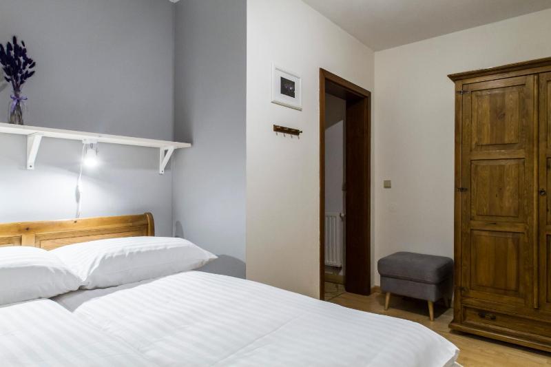 udanypobyt Apartament Regionalny z tarasem - image 3
