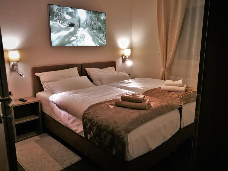 One-Bedroom Apartment image 3