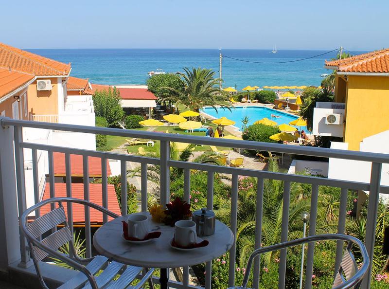 Double or Twin Room with Sea View image 2