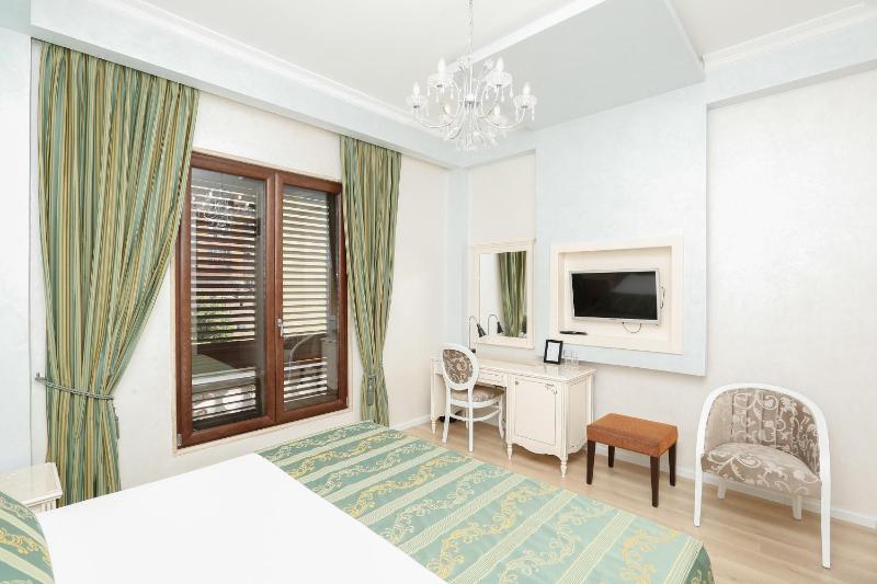 Standard Double Room with Breakfast in Room, Free Parking and Wi-Fi image 3