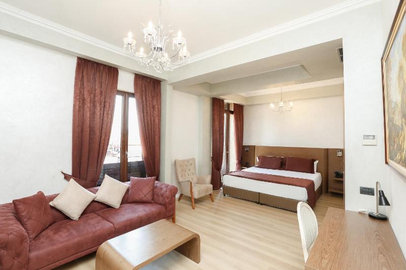 Suite with Free Parking and Wi-Fi image 2