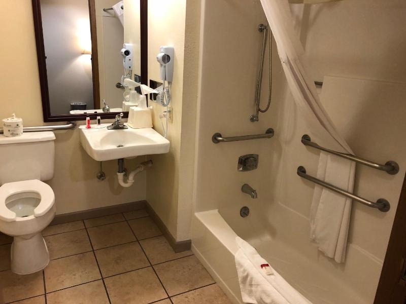 Queen Room - Mobility Access/Non-Smoking image 2