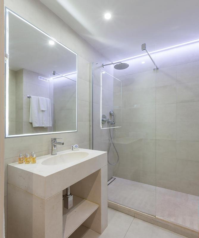 Premium Triple Studio (2 Adults + 1 Child) image 3