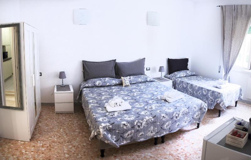 Triple Room with Private Bathroom image 1