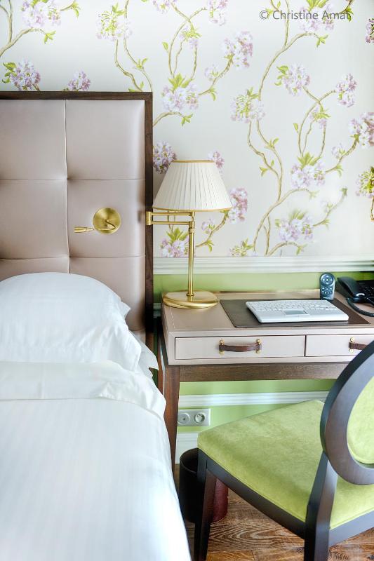 Classic Double Room image 2