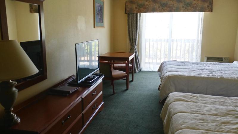 Queen Room with Two Queen Beds image 4
