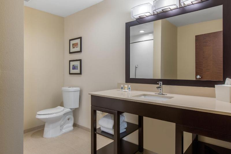 Queen Suite with Two Queen Beds - Accessible/Non-Smoking image 2