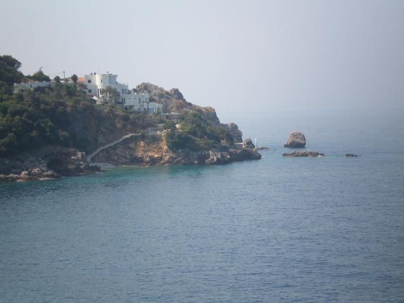 Triple Room with Balcony and Sea View image 3