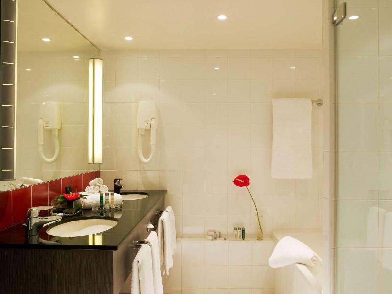 Suite with One Double Bed and Sofa Bed image 4