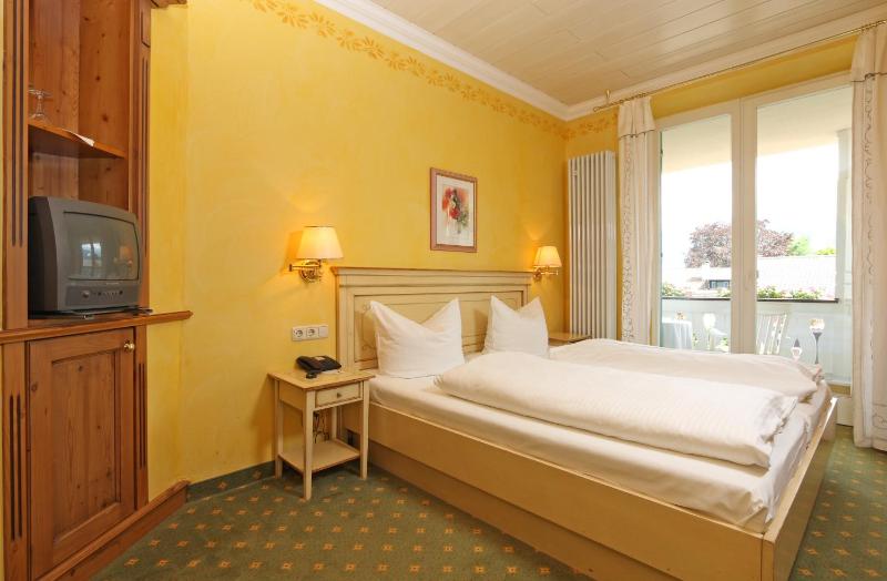 Standard King Room image 2