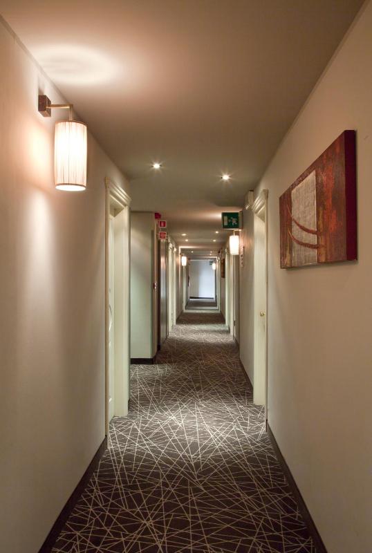 Classic Single Room image 4