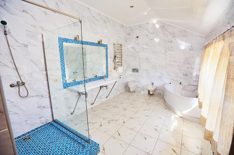 King Suite image 3