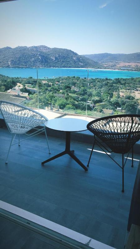 Deluxe Double Room with Sea View image 2